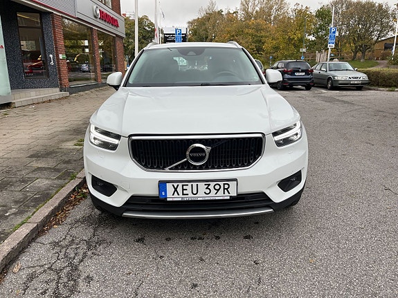 Volvo XC40 3 of 5
