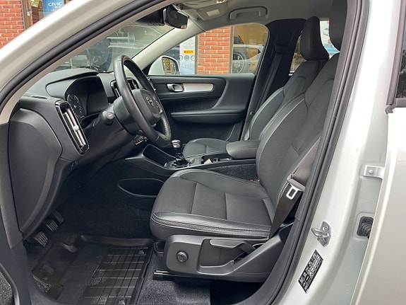 Volvo XC40 7 of 10
