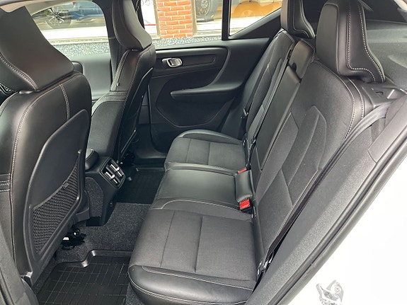 Volvo XC40 8 of 10