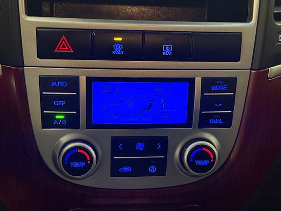 Hyundai Santa Fe 15 of 27