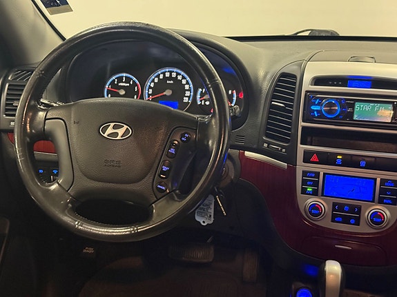 Hyundai Santa Fe 18 of 27