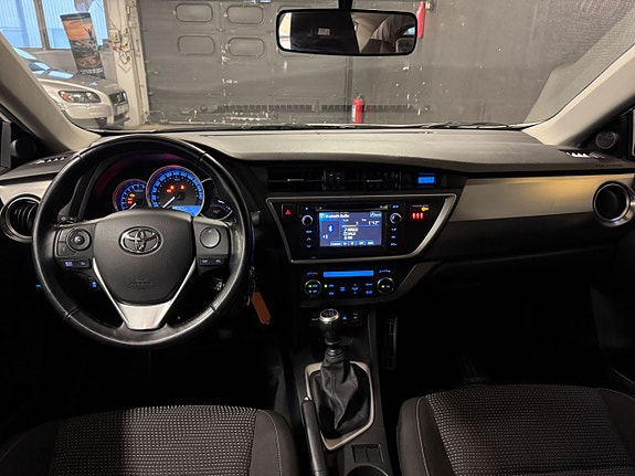 Toyota Auris 14 of 22