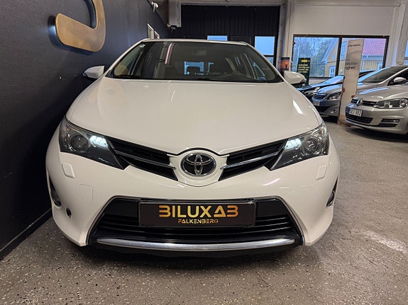 Toyota Auris 5 of 22