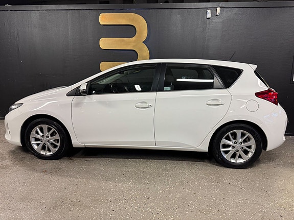 Toyota Auris 2 of 22