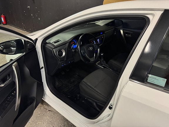Toyota Auris 10 of 22
