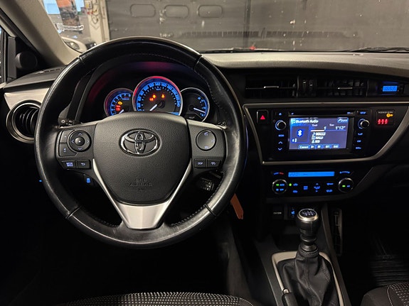 Toyota Auris 15 of 22