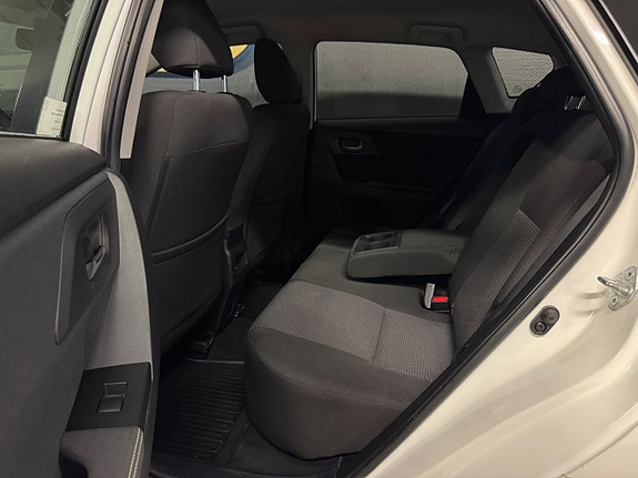 Toyota Auris 13 of 22