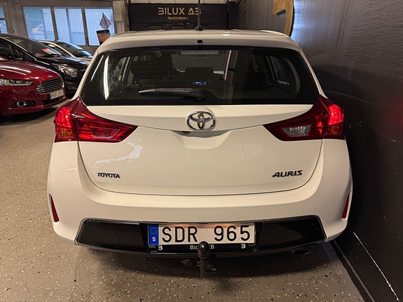 Toyota Auris 7 of 22
