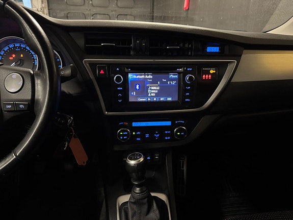 Toyota Auris 17 of 22