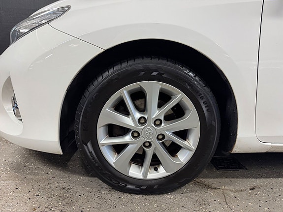 Toyota Auris 6 of 22