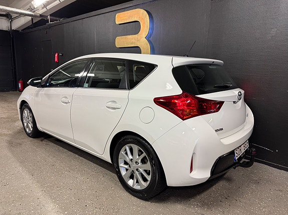 Toyota Auris 3 of 22