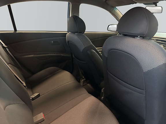 Kia Rio 7 of 11