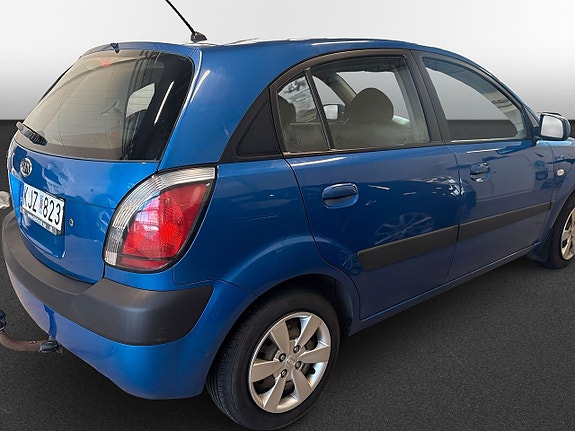 Kia Rio 4 of 5