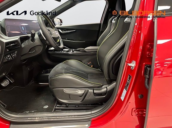 Kia EV6 8 of 17