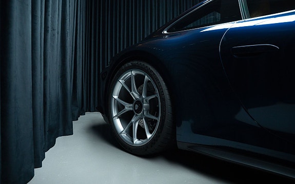 Porsche 911 4 of 5