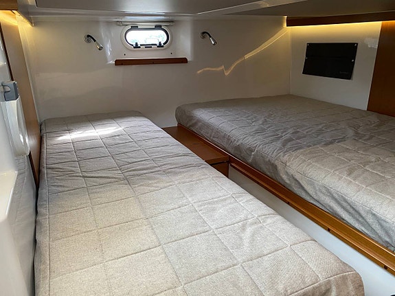 SARGO 36 Explorer -26,  2 x D6-380/DPI + Assisted Docking 10 of 12