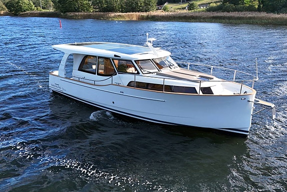 Greenline 33 Hybrid (2022) Nyskick, Elmotor + D3-220 (145h)