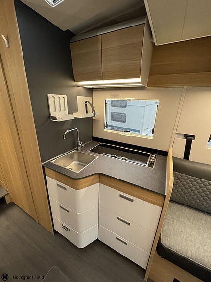 Adria Matrix Plus 670 DL | FACE TO FACE | ALDE VATTENBUSEN VÄRME | 9 of 23