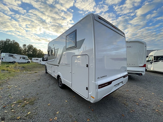 Adria Matrix Plus 670 DL | FACE TO FACE | ALDE VATTENBUSEN VÄRME | 4 of 23