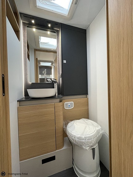 Adria Matrix Plus 670 DL | FACE TO FACE | ALDE VATTENBUSEN VÄRME | 16 of 23
