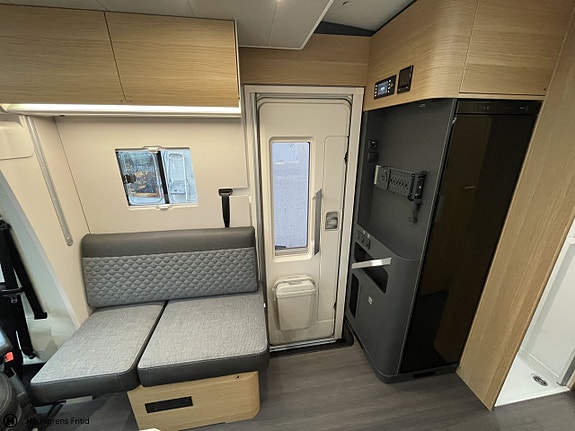 Adria Matrix Plus 670 DL | FACE TO FACE | ALDE VATTENBUSEN VÄRME | 11 of 23