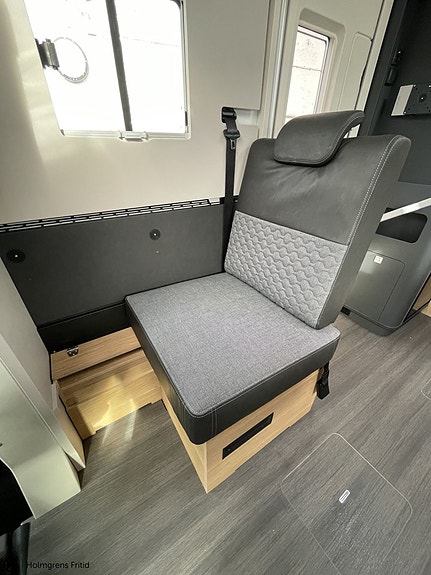 Adria Matrix Plus 670 DL | FACE TO FACE | ALDE VATTENBUSEN VÄRME | 18 of 23