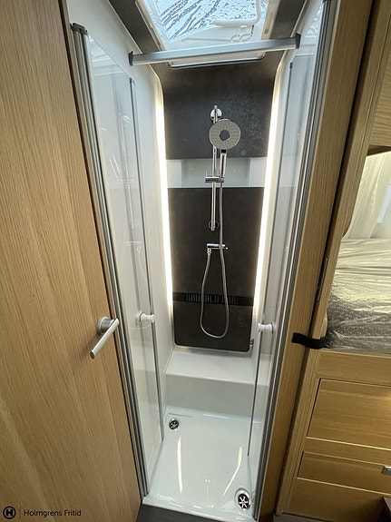 Adria Matrix Plus 670 DL | FACE TO FACE | ALDE VATTENBUSEN VÄRME | 15 of 23