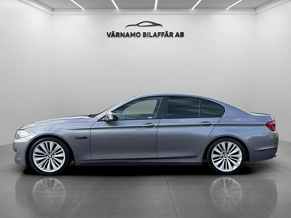 BMW 520 2 of 5
