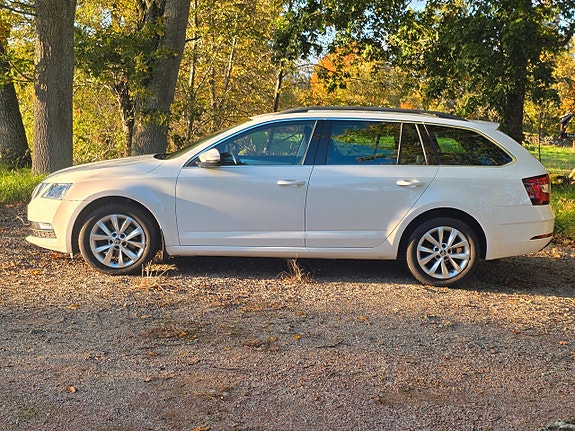 Skoda Octavia 2 of 5