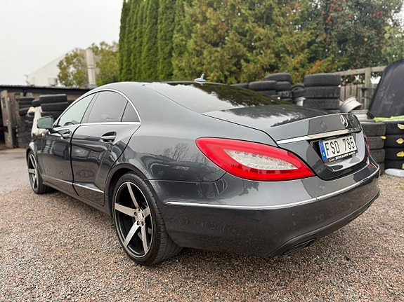Mercedes-Benz CLS350 4 of 5
