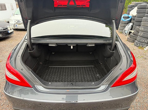 Mercedes-Benz CLS350 8 of 13