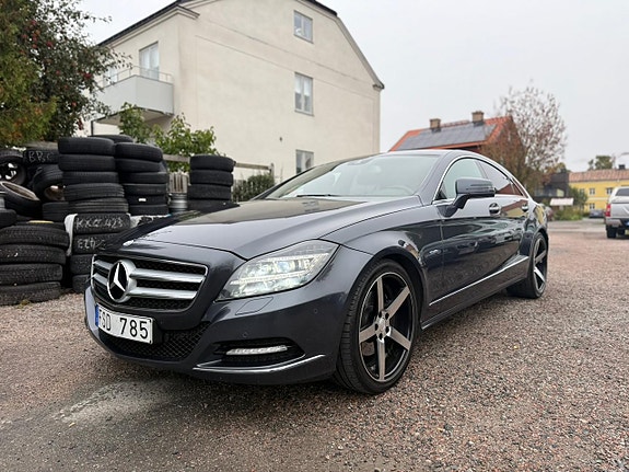 Mercedes-Benz CLS350 2 of 5