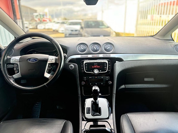 Ford S-MAX 8 of 26