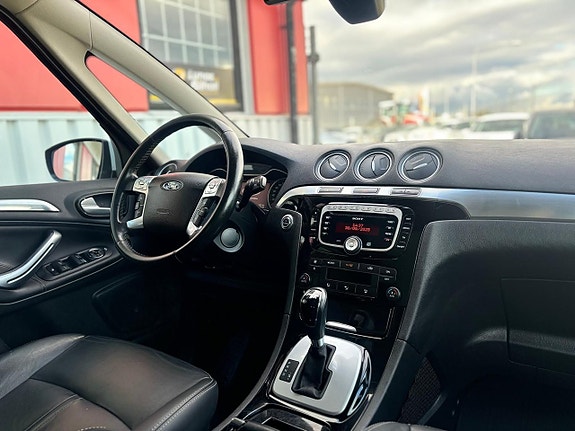 Ford S-MAX 9 of 26
