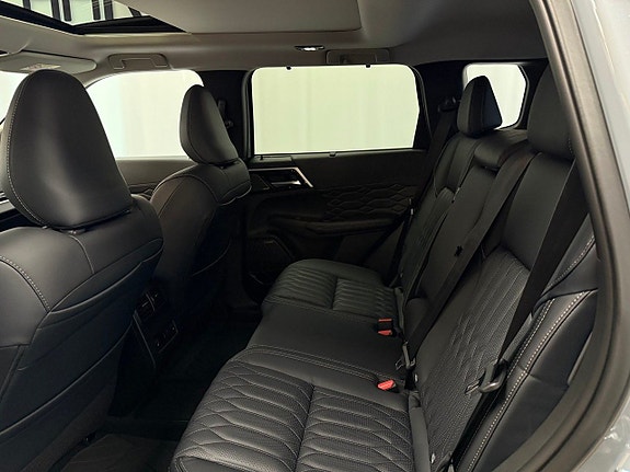 Mitsubishi Outlander 8 of 8