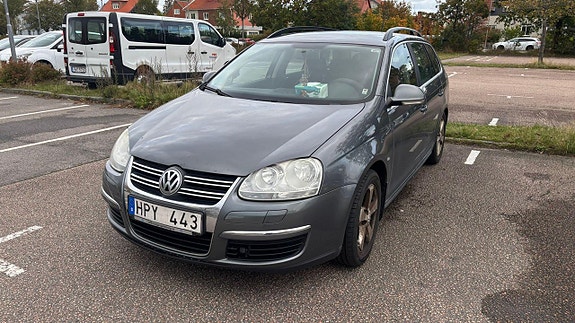 Volkswagen Golf V 2 of 8