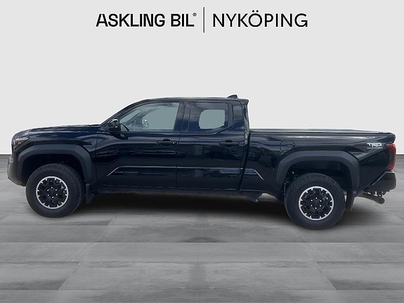 Toyota Tacoma 3 of 5