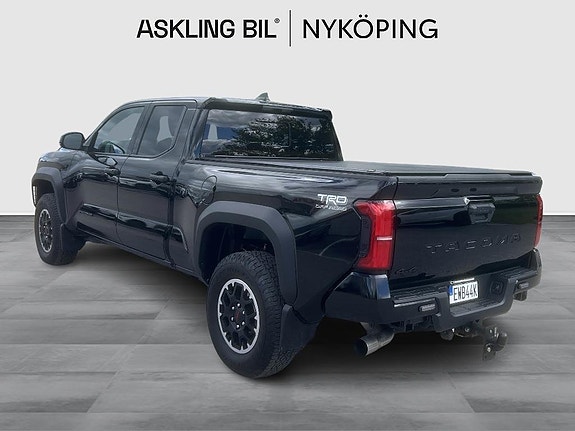 Toyota Tacoma 2 of 5