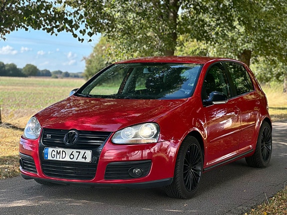 Volkswagen Golf V 2 of 16
