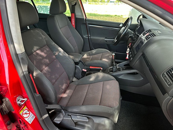 Volkswagen Golf V 11 of 16