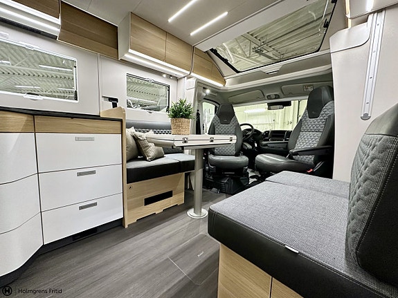Adria Matrix Plus 670 DL | Face to Face | 8 of 19