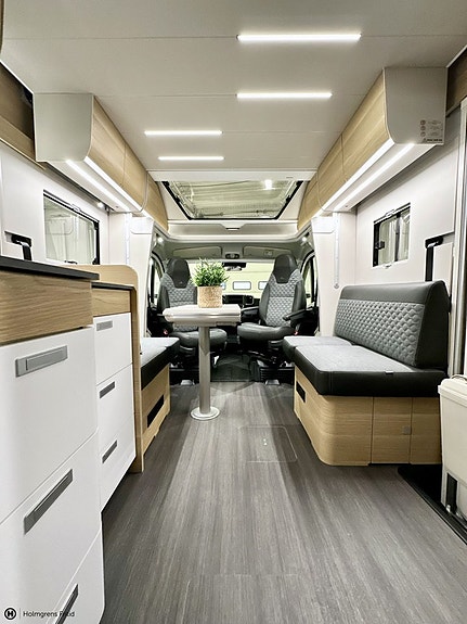 Adria Matrix Plus 670 DL | Face to Face | 17 of 19