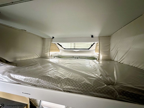 Adria Matrix Plus 670 DL | Face to Face | 18 of 19