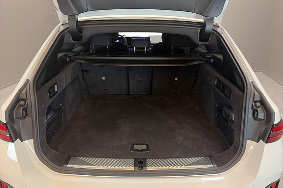 BMW 530e 16 of 16