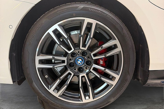 BMW 530e 12 of 16