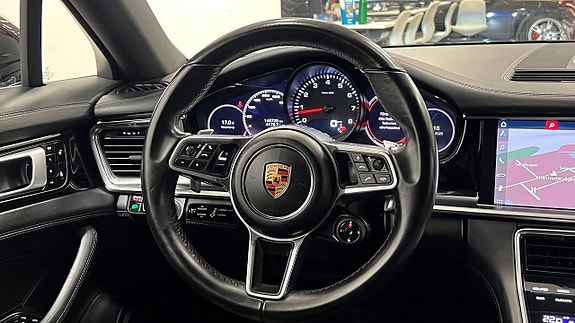 Porsche Panamera 4 8 of 23