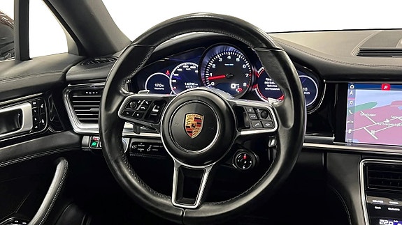 Porsche Panamera 4 8 of 20