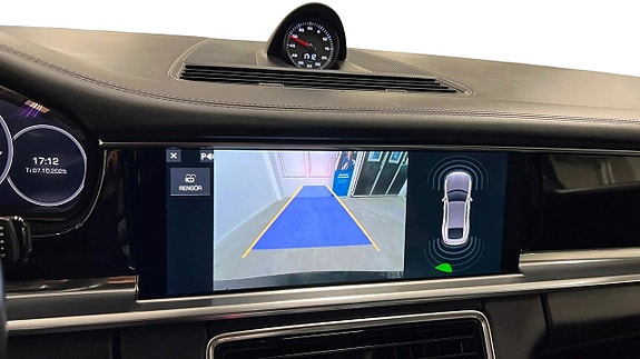Porsche Panamera 4 17 of 20