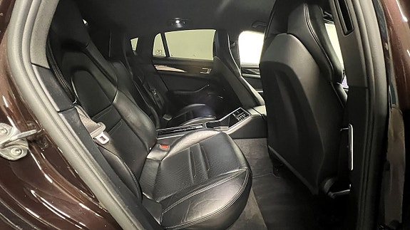 Porsche Panamera 4 14 of 23