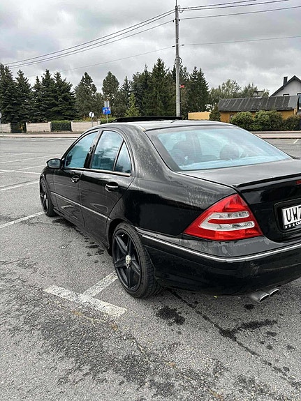 Mercedes-Benz C32 6 of 10
